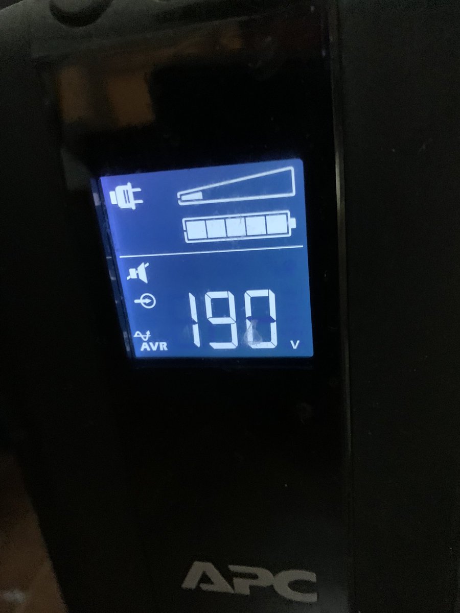 ezeackermann's tweet photo. @OficialEdesur Pueden solucionar los problemas de baja tensión? Si se quema todo es culpa de ustedes. Las cosas no están preparadas para andar con menos de 220v. Una cosa es 210~ 220v pero menos desde eso es negligencia pura y generar accidentes por fuego eléctrico en domicilios. https://t.co/SEVoUrUM59