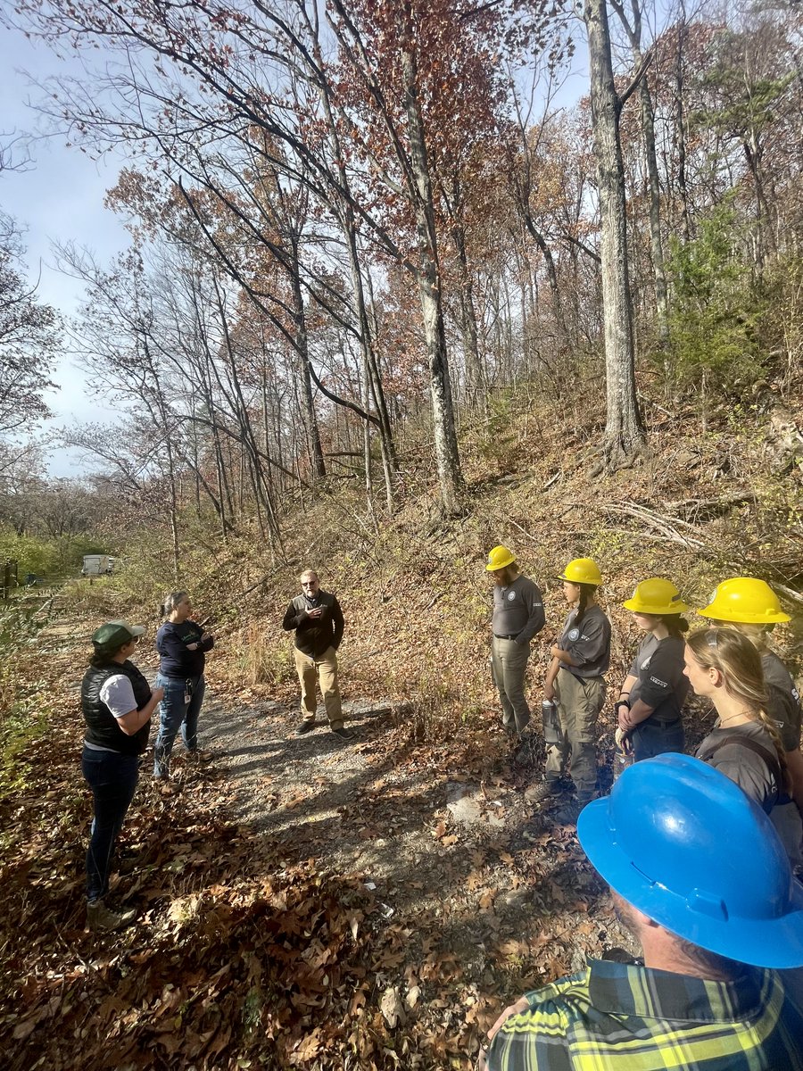Outdoorchatt's tweet photo. HUGE thanks to the crew at @southeastconservationcorps for all of the hard work they are putting in at Stringer's Ridge. Without strong teams like this, it would be impossible to have such amazing amenities for outdoor recreation near town. 

#outdoorchatt #stringersridge #secc https://t.co/vQj53De9JT