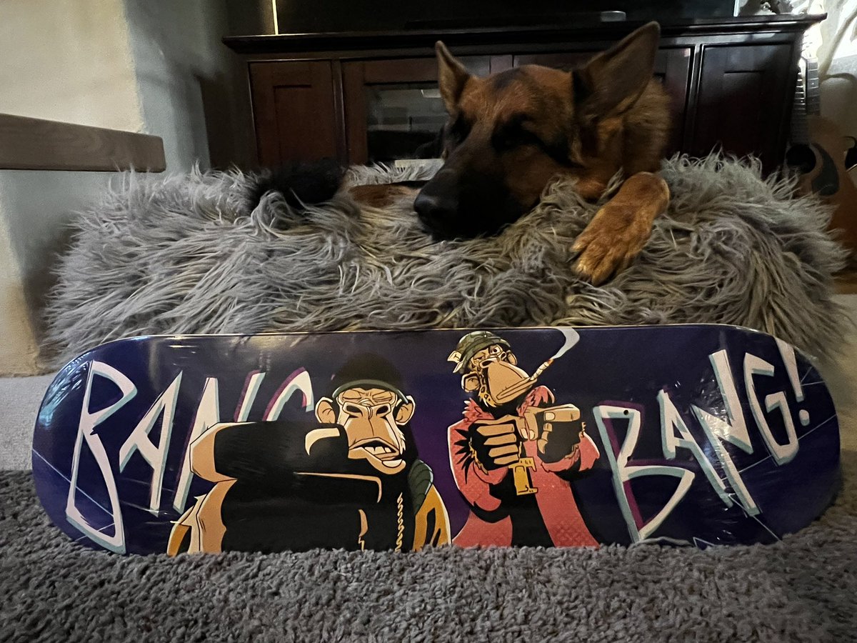 CryptoVonDoom's tweet image. FYI: Dogs love limited edition @Eminem / @SnoopDogg @BoredApeYC skate-decks.