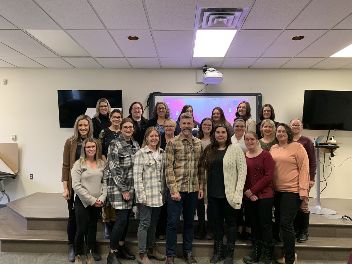 DinahCharland's tweet photo. Quelle belle formation sur la Lecture interactive enrichie avec Pascal Lefebvre!  Nous sommes choyées d’avoir vécu des expériences authentiques en lecture 📖 et en écriture ✍️ Merci Pascal et merci aux participantes:) #CSCDGR #LIE https://t.co/RrJSznWbpe