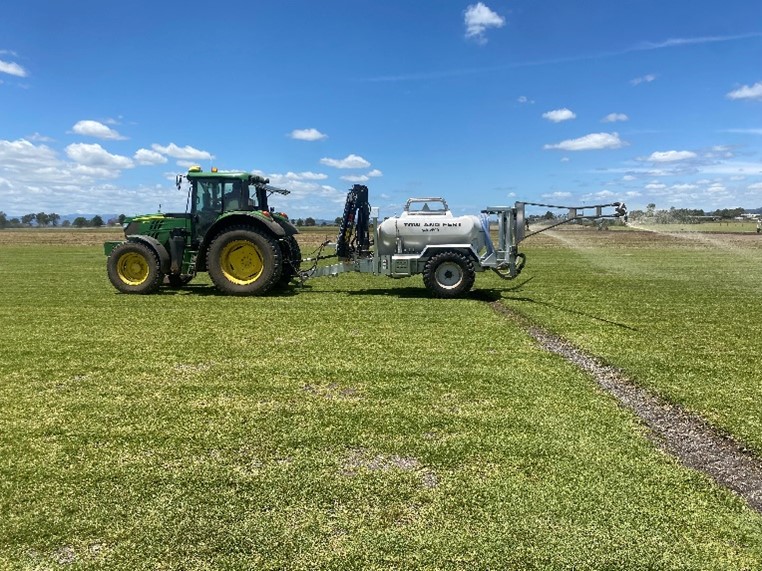 entrabyfertec's tweet photo. At the start of November we applied #Entra and #urea to #turf at #Allenview

We returned a few weeks later, we observed vigorous root growth. The grower was impressed with the improved friability of the soil, due to Entra.

Contact #fertec (+61 7) 4630 4114 or sales@fertec.com.au https://t.co/uhfsKwS5sD