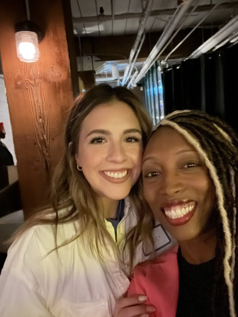 wifemomcpa100's tweet photo. First selfie of the night at the #FreshBooks meet up in Toronto with the fabulous @AlexxMiles__ #FreshBooks_partner #Fun @freshbooks @FreshBooksAccts https://t.co/fvTsffnOoZ