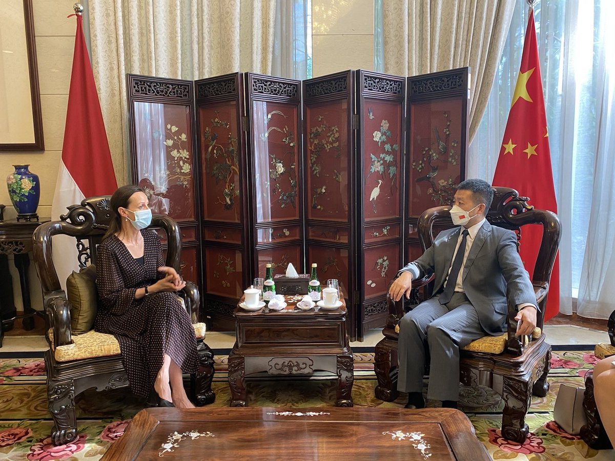 afaiteICRC's tweet photo. @ICRC Director for Asia and the Pacific, Ms Christine Cipolla met with Chinese Ambassador to Indonesia, HE Lu Kang, for fruitful exchange of views. https://t.co/6vp9t7iN8C