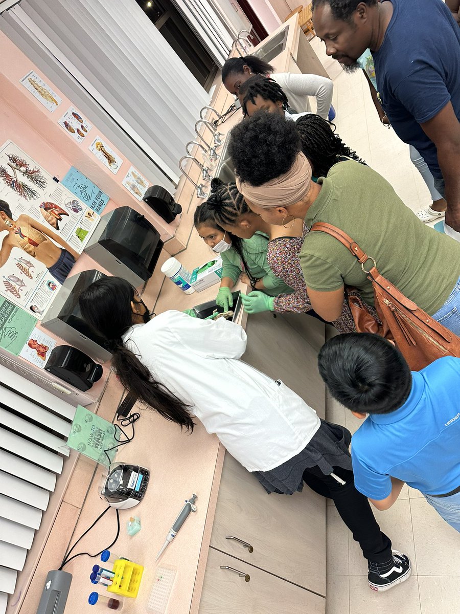 RooseveltMS_PBC's tweet photo. Our current students stole the show tonight for our Choice Open House! They were so excited to showcase all that they have learned in their choice classes to the future Roosevelt students! #rmsproud #futureleaders https://t.co/cRwcwcpu2T
