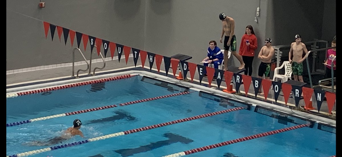 RobMoorhead01's tweet photo. Catching some SR swimming action tonight! Keep up the good work Aqua Raiders! #RaiderPride https://t.co/zCiILuNR6I