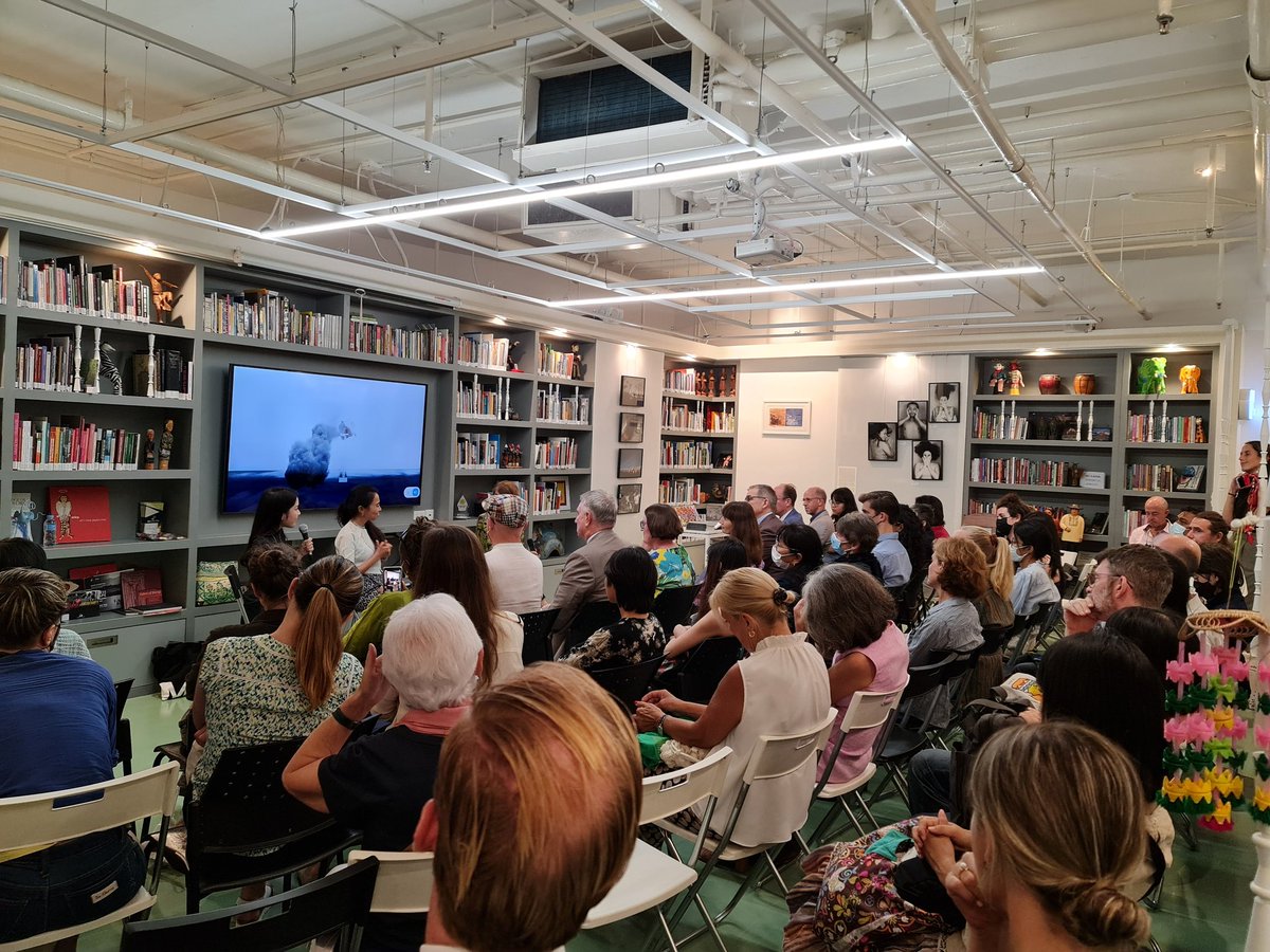 LiaSciortino's tweet photo. Full house at the #booklaunch of #MyanmarSpring with moving reading of poems and insights into the role of #art in fostering #freedom
#MyanmarMilitaryTerrorists #MyanmarLivesMatter #Burma https://t.co/F94MkftuCl