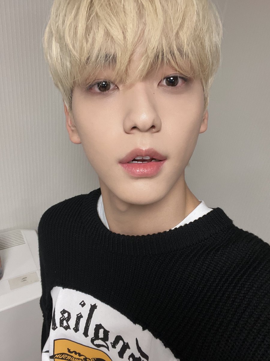 soobizchoi's tweet photo. Mistakes happened during last night’s performance, but I still nailed it though. Smile if you agree with me! https://t.co/bRsE4W6M93