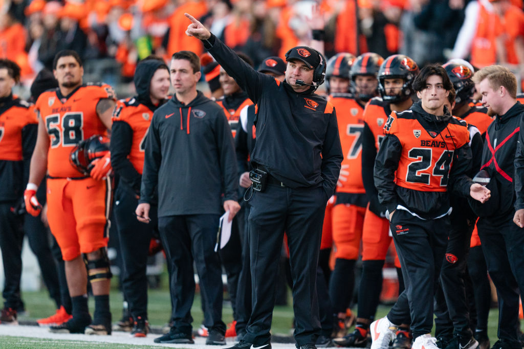 750TheGame's tweet photo. Breaking: The Oregon State Beavers are No. 15 in the College Football Playoff Rankings, one spot ahead of the Oregon Ducks at No. 16. #Beavers #Ducks #CFP https://t.co/0abacuqpwP