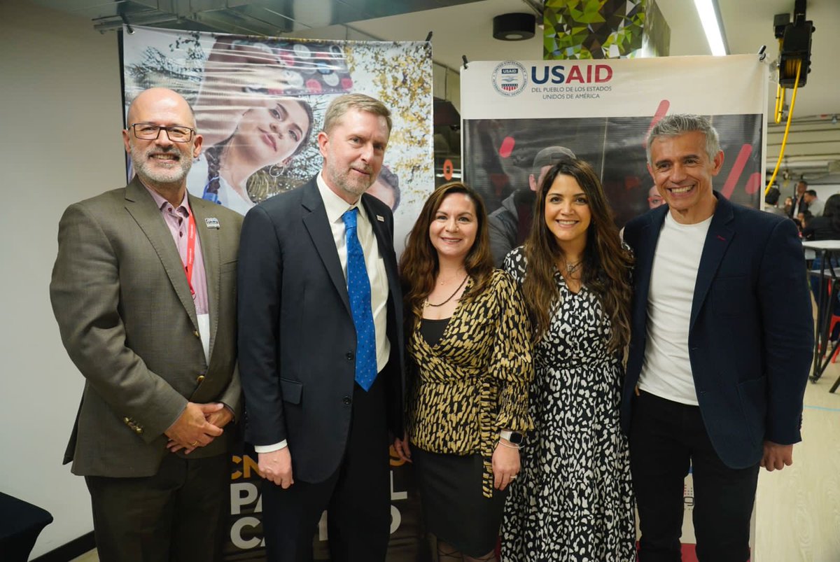 SandramUrrutia's tweet image. Desde el @Ministerio_TIC aplaudimos estas iniciativas y felicitamos a los ganadores del #DataJam2022 que con sus propuestas promueven el uso de las TIC para mejorar políticas públicas y fomentar la transparencia y el acceso a la información ¡Así construimos el #GobiernoDeLaGente!