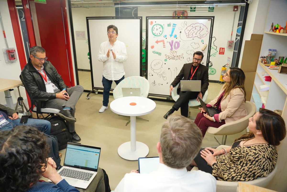 SandramUrrutia's tweet image. Desde el @Ministerio_TIC aplaudimos estas iniciativas y felicitamos a los ganadores del #DataJam2022 que con sus propuestas promueven el uso de las TIC para mejorar políticas públicas y fomentar la transparencia y el acceso a la información ¡Así construimos el #GobiernoDeLaGente!