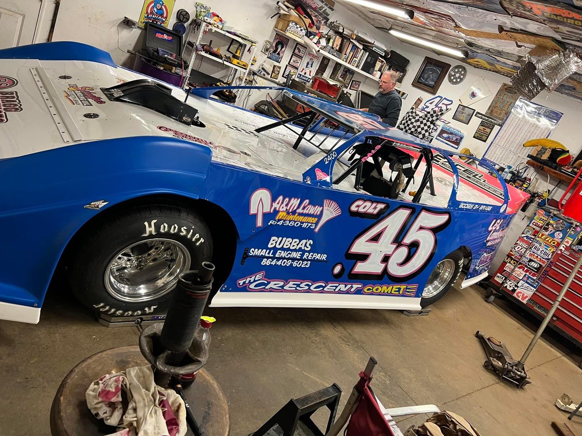 JackCofer94's tweet photo. A hand-painted wrap. 😍

Woodruff, SC’s Colt Smith will be entering his No. “Colt .45” Excel Racing Chassis in the @GatewayDirt Nationals this year and the car features a throwback technique where the numbers and many of the sponsors are painted by hand! https://t.co/8ofHIplGiv