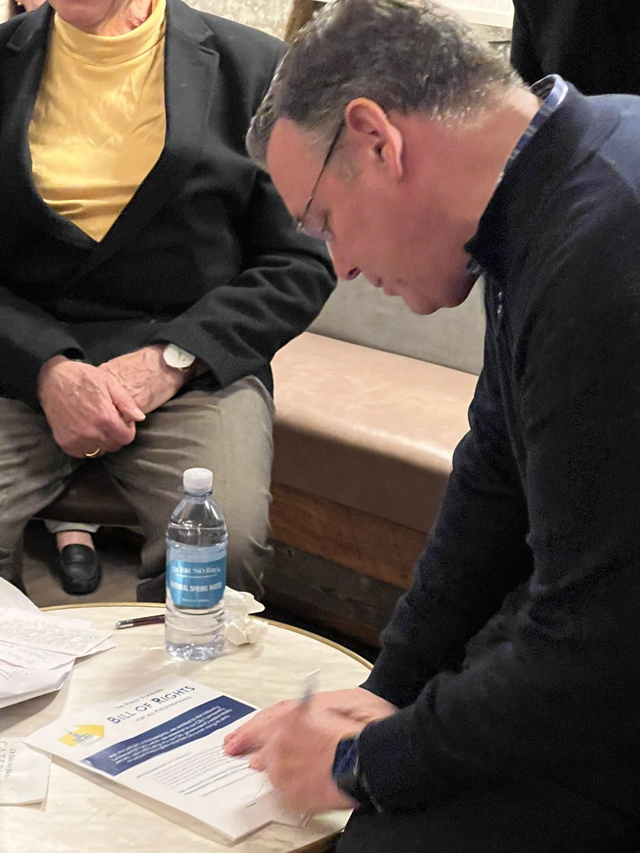 _PhillyForward's tweet image. Jeff Brown pledges to fight for the Philly Forward Bill of Rights for residents and businesses and becomes the latest signatory! #PhillyBillOfRights #PhillysHadEnough