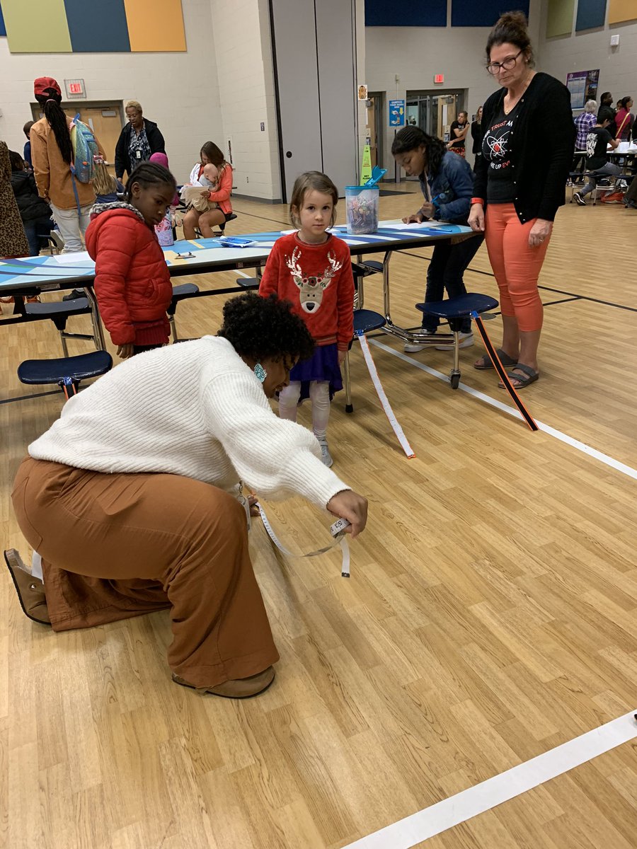 We had a fabulous time being “scientists” at our Family Science Night!🐬🐬🐬