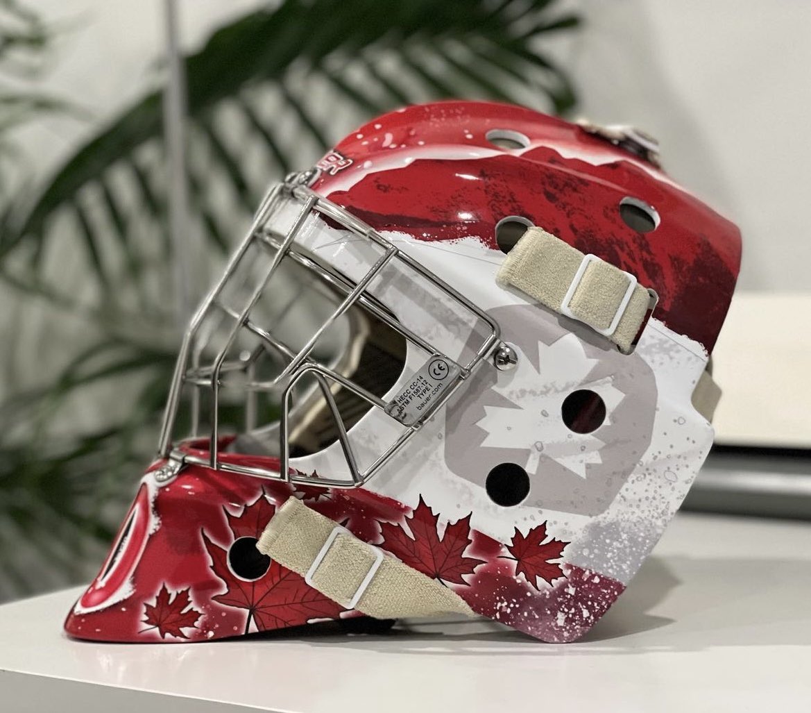 Every Canadian goalie’s dream mask design 😍🇨🇦 An amazing fresh new vinyl wrap done by @c_z_design for Cale Dolan! Just in time for this weekend, as we head into UAA territory 🤝 #RiseInRed