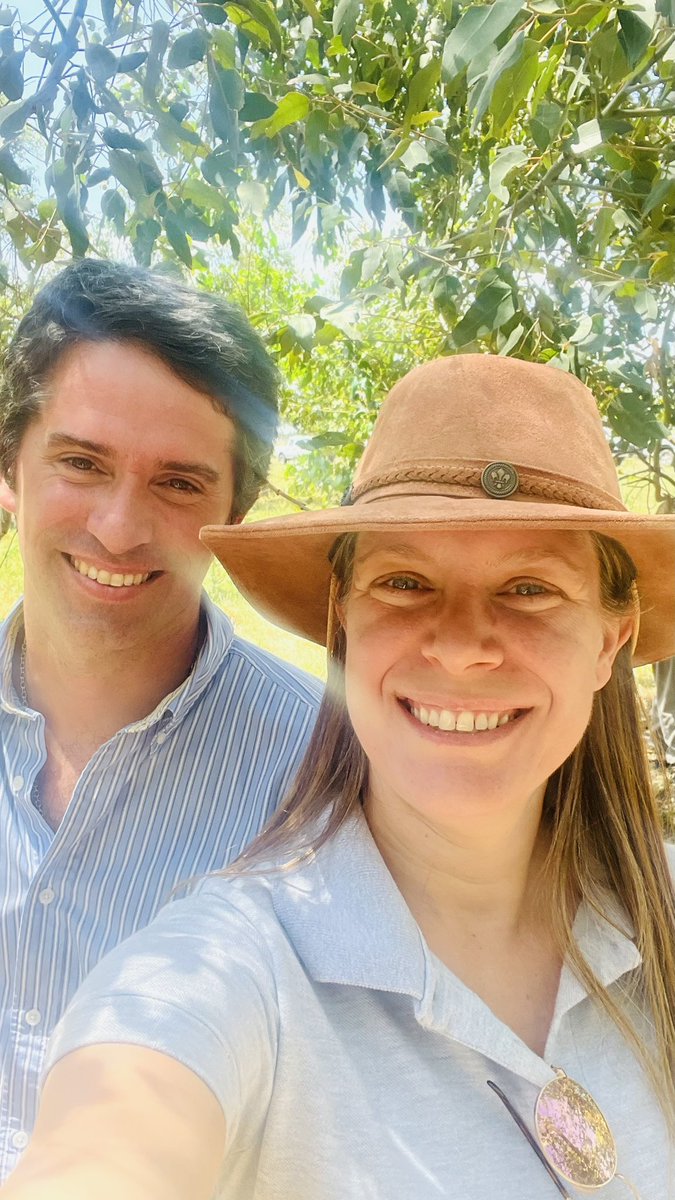 agrolarus's tweet photo. Dios nos cría y Twitter nos amontona 😂! Hoy conocí personalmente al genio del Ing @pedrobottao que estuvo disertando en la Jornada Silvopastoril (en el Establecimiento La Negra de Angel Rossi) sobre: “El negocio forestal NE de la Prov de Bs As.” https://t.co/RP0KjH9JHn