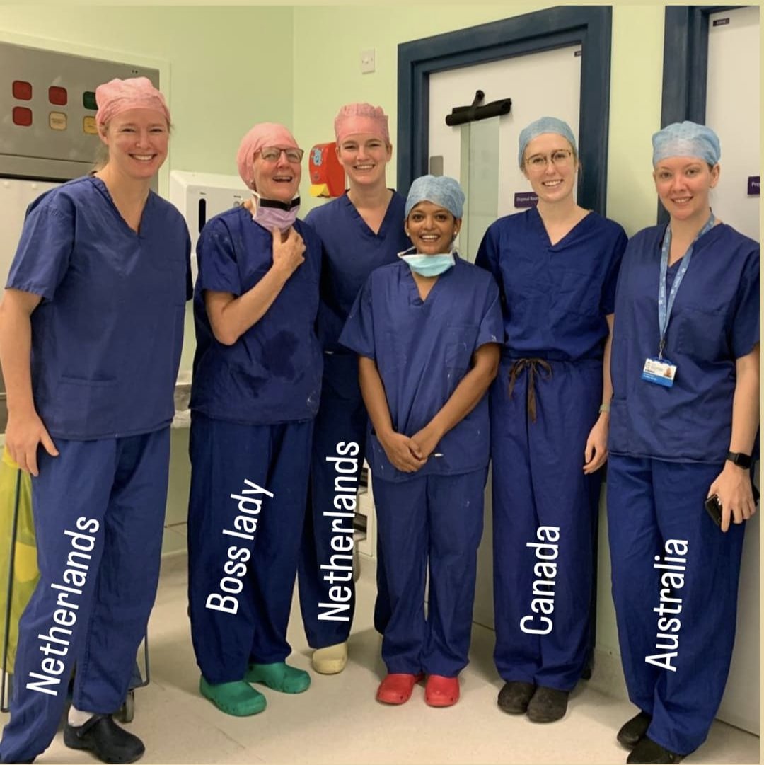 An all female multinational orthopaedic surgeon team in theatre today with the boss lady @deboraheastwood #ilooklikeasurgeon #womeninsurgery #ladypods