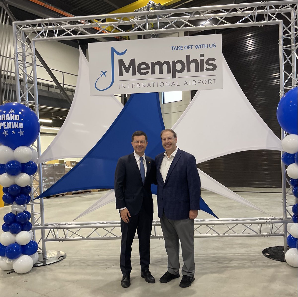pacecooper's tweet image. Today our Memphis Airport opened its De-icing Facility with one of our sponsoring guests present - Secretary of Transportation Pete Buttigieg.  Our MEM has accomplished so much these last years and this one really serves our anchor FedEx with something that keeps them soaring!!!