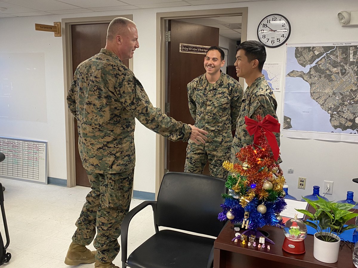 2ndMLGCG's tweet photo. Today, @CanDoCB and I visited the Sailors of 2d Medical Battalion! Thank you for all you do! Blue Green #TeamMLG! https://t.co/AQG3x3UolG