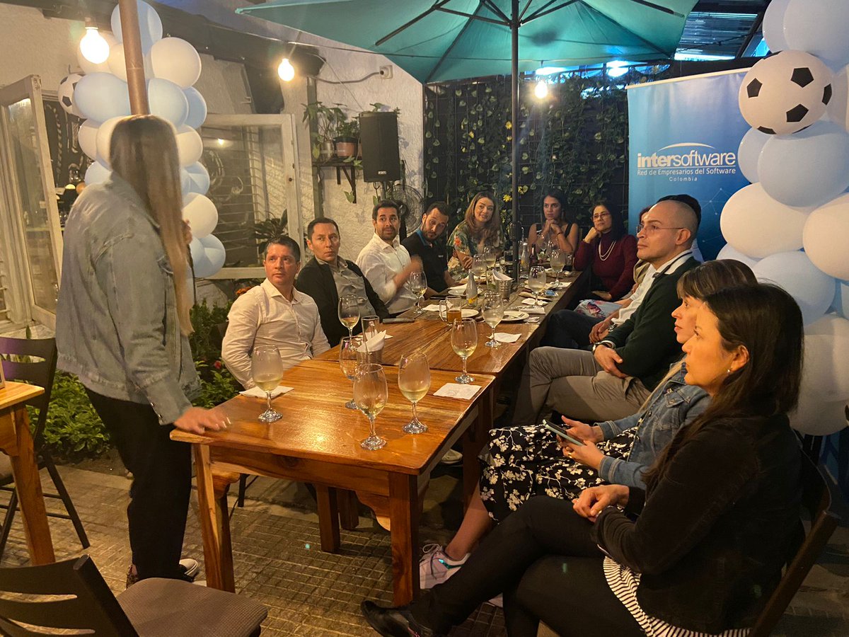 InterSoftwareCo's tweet photo. Los gerentes de nuestra Red reunidos para dar la bienvenida a las fechas especiales que se avecinan. Un espacio para reír, compartir experiencias y aprender.
#ISWMásConectados https://t.co/ylpyt5C3vi