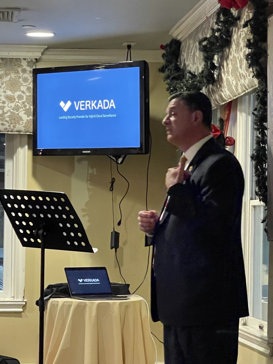 CyberDet's tweet photo. Nassau County Police Chief of Detectives Chris Ferro briefing members of ⁦@ASISLongIsland⁩ on crime trends ⁦@NassauCountyPD⁩ ⁦@ASIS_Intl⁩ https://t.co/scJtu1Idlt