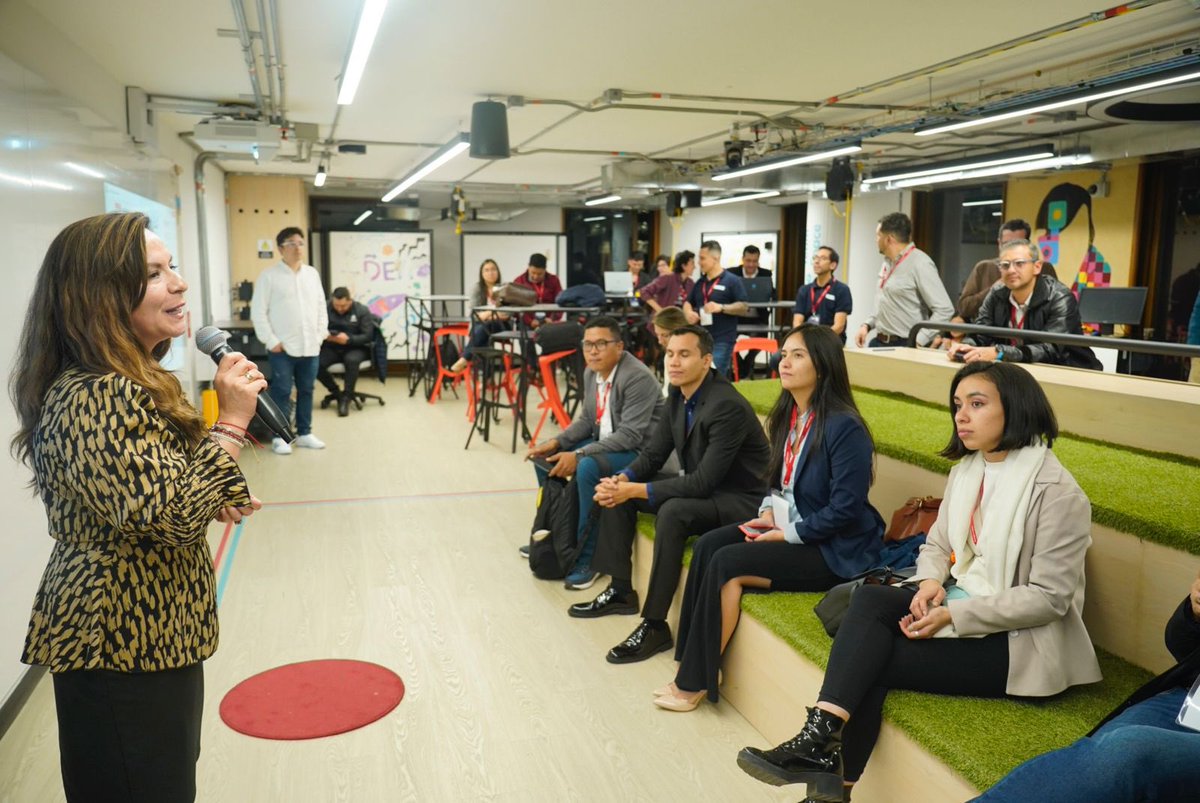 Ministerio_TIC's tweet image. “De parte del @Ministerio_TIC cuenten con nosotros en la divulgación de estos espacios. El próximo año seguiremos motivando a los colombianos para que presenten grandes soluciones aplicables a diferentes retos que tenemos en el país”: ministra @SandramUrrutia en #DataJam2022.