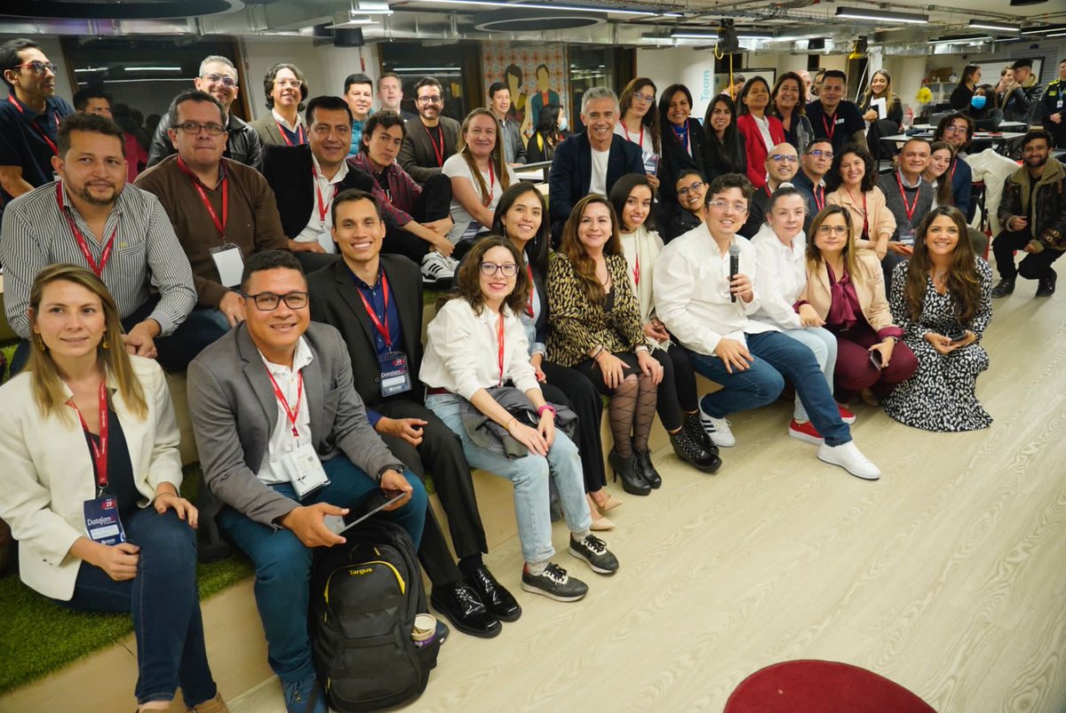 Ministerio_TIC's tweet image. “De parte del @Ministerio_TIC cuenten con nosotros en la divulgación de estos espacios. El próximo año seguiremos motivando a los colombianos para que presenten grandes soluciones aplicables a diferentes retos que tenemos en el país”: ministra @SandramUrrutia en #DataJam2022.