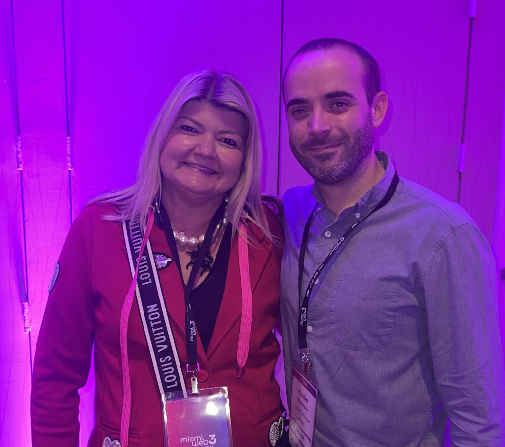 sandy_carter's tweet photo. Oooo!!!! Something is happening tomorrow with a FABULOUS announcement!! Hold on and get ready!!!

@RelicTickets @unstoppableweb @HunterRelic_ https://t.co/k46uh9pD8L