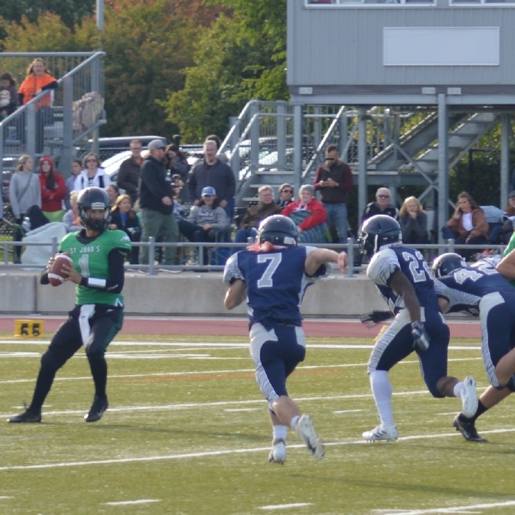 AcsBrantford's tweet photo. Tuesday vibes...taking us back to the Junior regular season game vs SJC. 🦁🏈💪💪
#lionpride #lionsforever #lionsfootball #acsfootball #brantfordfootball #aabhnfootball #onhsfball #tuesdayvibes #regularszn @assumptionlion @bhncdsb https://t.co/WCdjHBwEAl