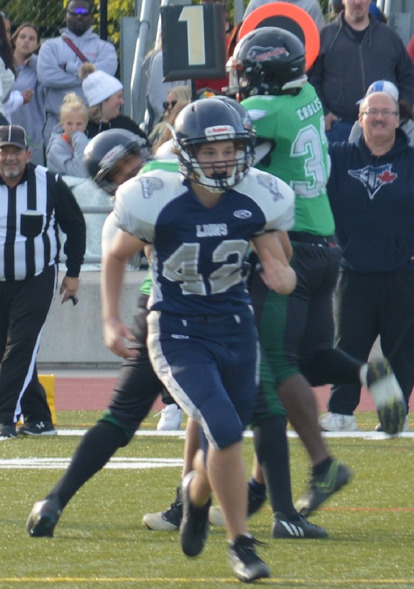 AcsBrantford's tweet photo. Tuesday vibes...taking us back to the Junior regular season game vs SJC. 🦁🏈💪💪
#lionpride #lionsforever #lionsfootball #acsfootball #brantfordfootball #aabhnfootball #onhsfball #tuesdayvibes #regularszn @assumptionlion @bhncdsb https://t.co/WCdjHBwEAl