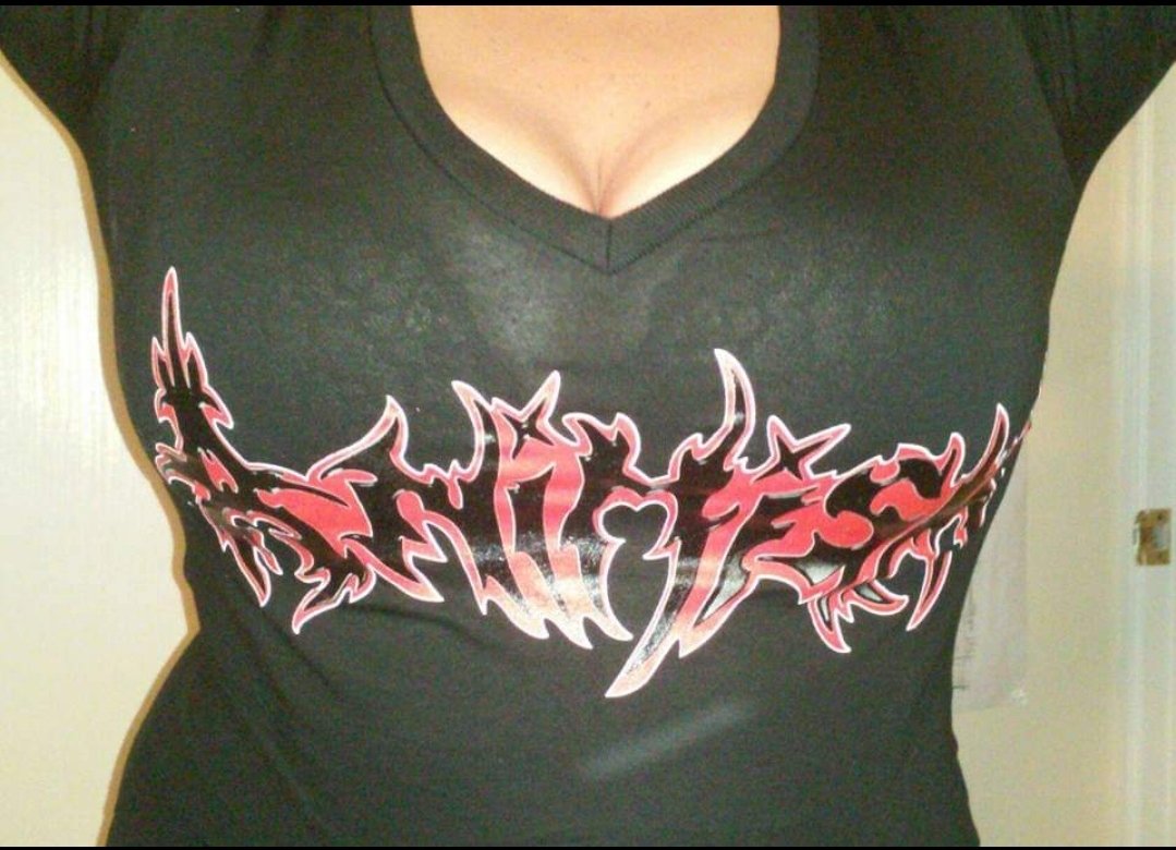 Whorror_Fiend's tweet photo. That time @evil_toast916 had band merch and all they had were small sizes!
#boobs #localmetalbands #animism #plussize https://t.co/eIyjMqnhxc