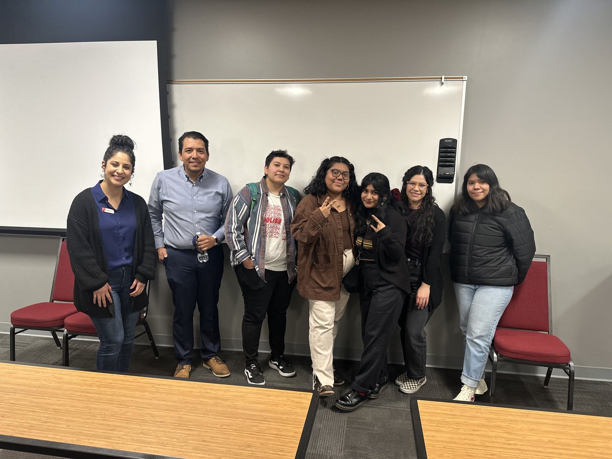 CSUN_DREAM's tweet photo. Thank you for coming to our Undocu-Professionals event! 🐸💚 https://t.co/Yqt3V8QFlW