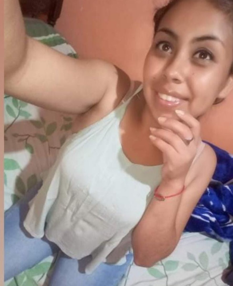desaparecidaorg's tweet photo. Gisela Ivana tiene 23 años, desapareció el 26/11 en La Plata, provincia de Buenos Aires. Salió a comprar al kiosco y no volvió. Vestía una blusa negra, pantalón corto playero de colores y zapatillas rosa. Avisar #URGENTE al ☎ 221-427886, o 911

#LaPlata  #BuenosAires https://t.co/JEmsweVIXV