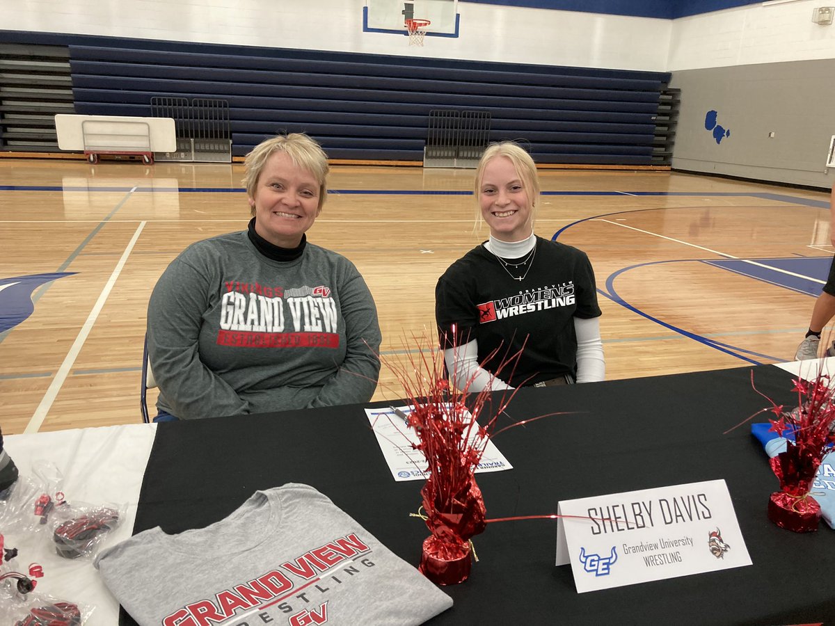 GEwrestling's tweet photo. Today was a great day. Two future Braves and a future Viking. Congratulations Shelby. Zaine and Zo. We are proud of you! @OuBravesMwr_Wwr @GVU_wwrestling https://t.co/LGSbzwivOF