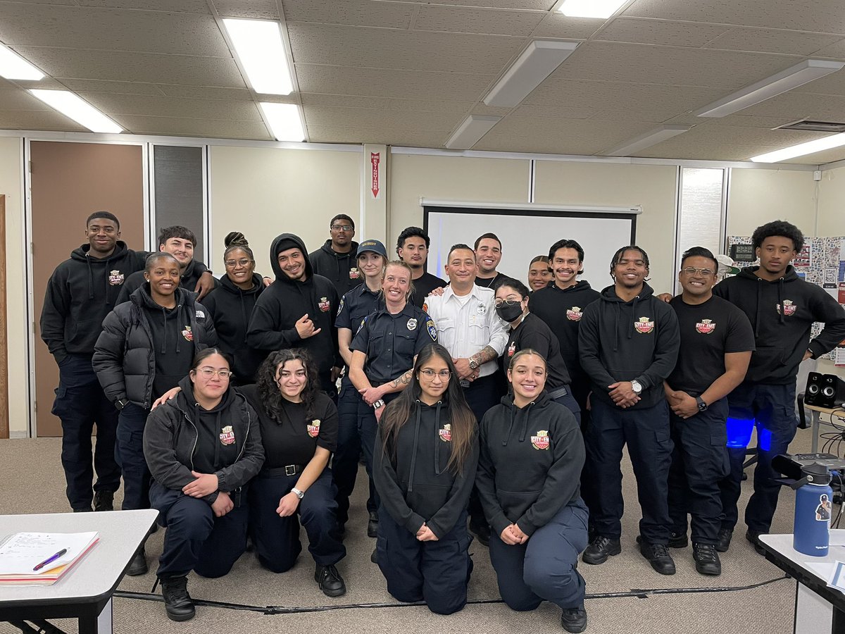 CityEmt's tweet photo. Thank you to everyone that participated on our Career Day! We appreciate you coming to speak to our students and educate them on the career opportunities. #LEMSA #eagleambulance #royalambulance #firefoundry #AMR #kingamericanambulance #dreamkeeper #carestarfoundation #careerday https://t.co/DB1V6ekpeB