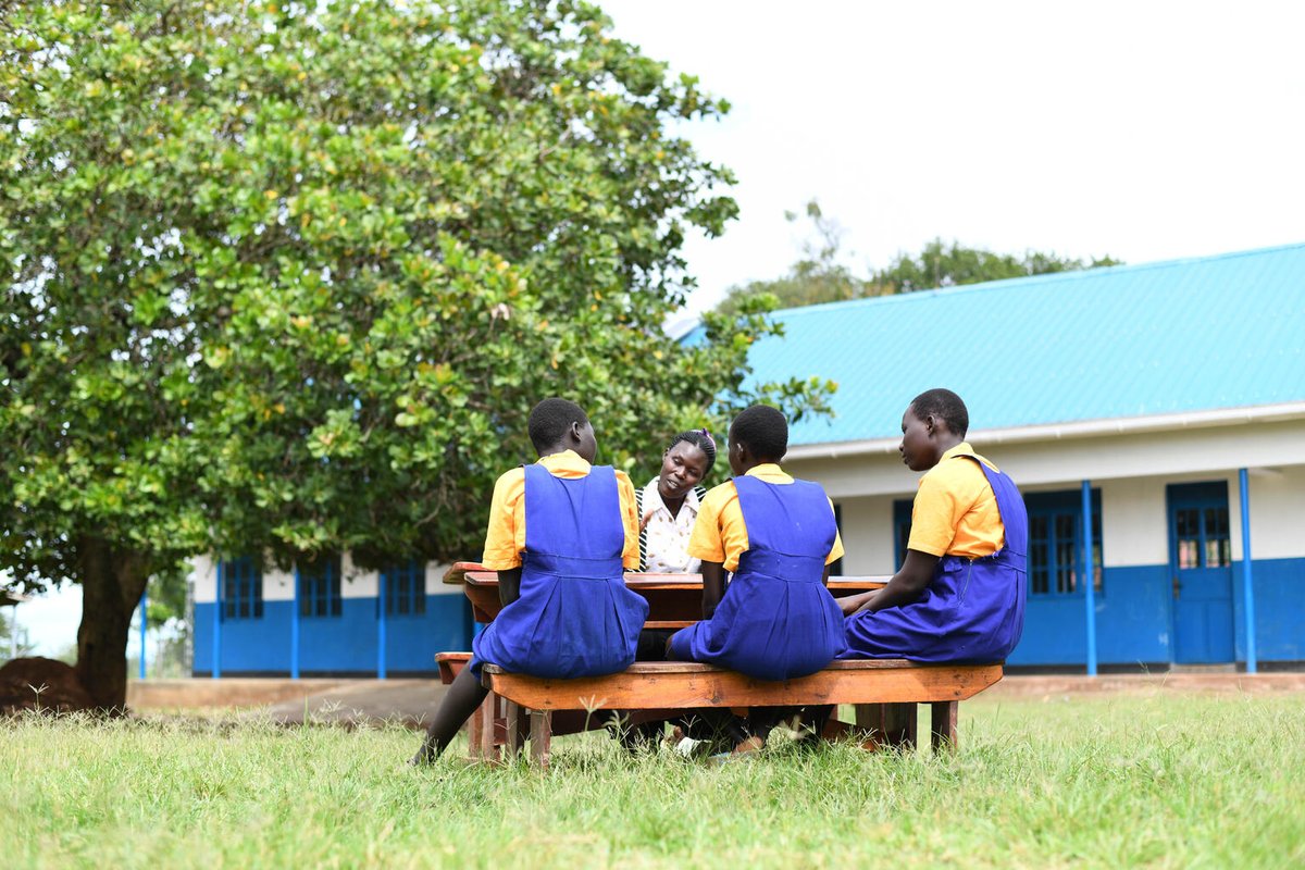 UNICEF_AUOffice's tweet photo. #Childmarriage often compromises a girl’s development by resulting in early pregnancy and social isolation, interrupting her schooling, limiting her opportunities for career and vocational advancement and placing her at increased risk of domestic violence.

#16DaysOfActivism https://t.co/AdYCm02Nmh