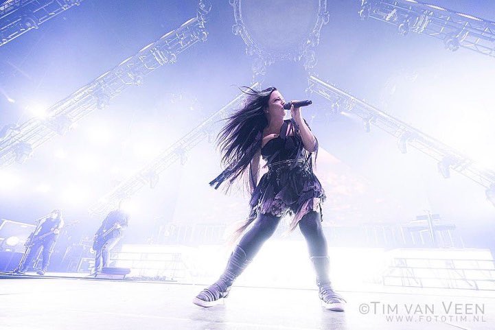 EvaWebsite's tweet photo. 🔥Live pictures from Amsterdam 🔥

📍 Ziggo Dome, Amsterdam 🇳🇱 
🔸29/11/22
📸 fototim_tim (IG)

#Evanescence #worldscollide @evanescence @AmyLeeEV @Troy__McLawhorn @Tim_McCord @WillFnHunt @EmmaAnzai https://t.co/0vQTsHZbsZ