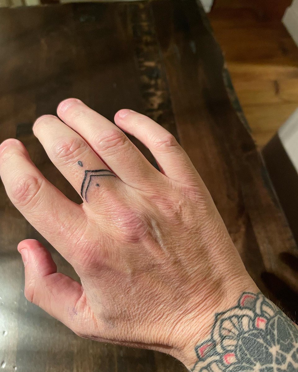 exantryk's tweet photo. Maintenant si j’envoie chier … Je le fais avec du style 😝
Les petits nouveaux sur ma peau 🤷🏻‍♂️ https://t.co/F8blohRlmi