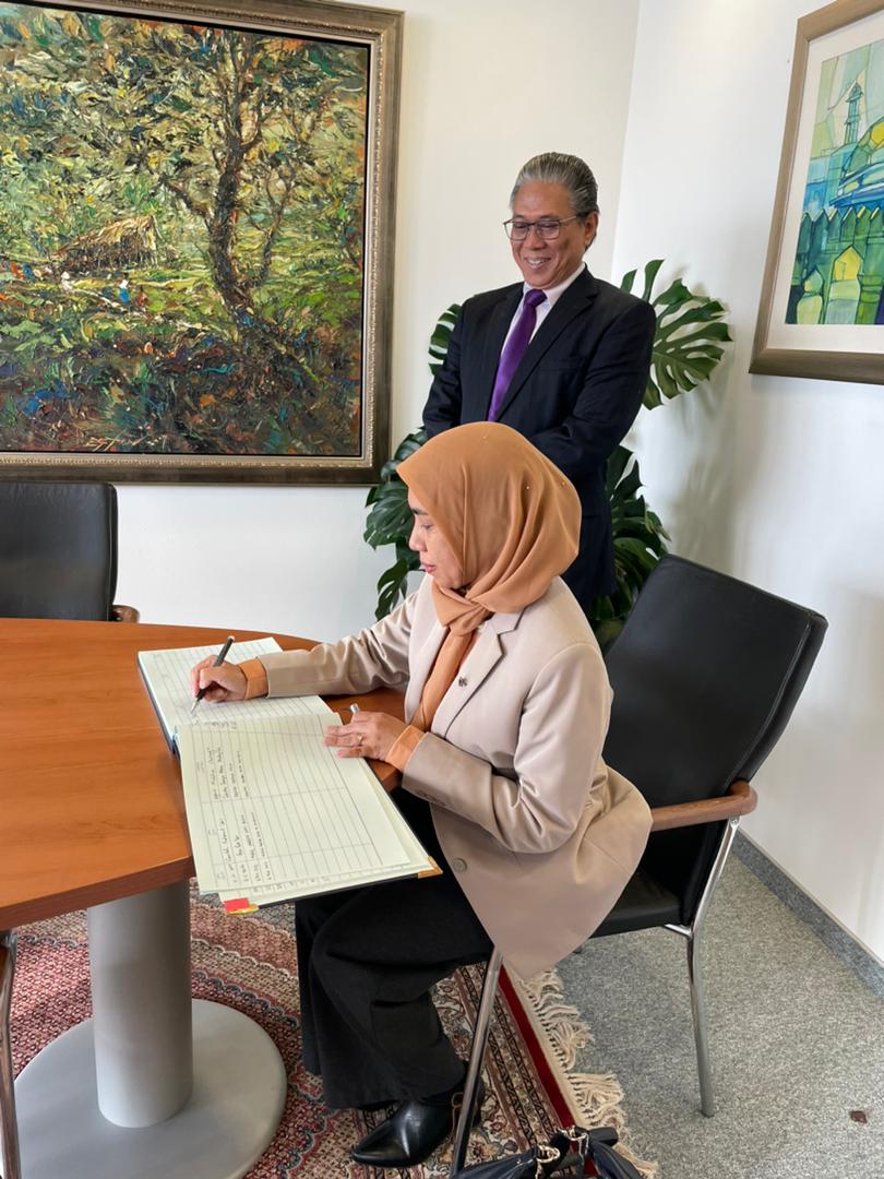 Vienna, 30 November 2022 - Delegasi Pusat Governans. Integriti &amp; Antirasuah Nasional-GIACC (GIACC) ke Vienna untuk membuat kunjungan hormat ke Pejabat Kedutaan Besar Malaysia, Vienna.