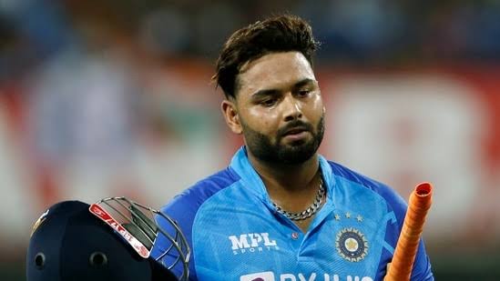 MonuSin84622428's tweet photo. Yet another Century missed by the Champion of #bcci by just 90 runs ... absolute Genious #Rishabpant https://t.co/8Z6BxiD5S8