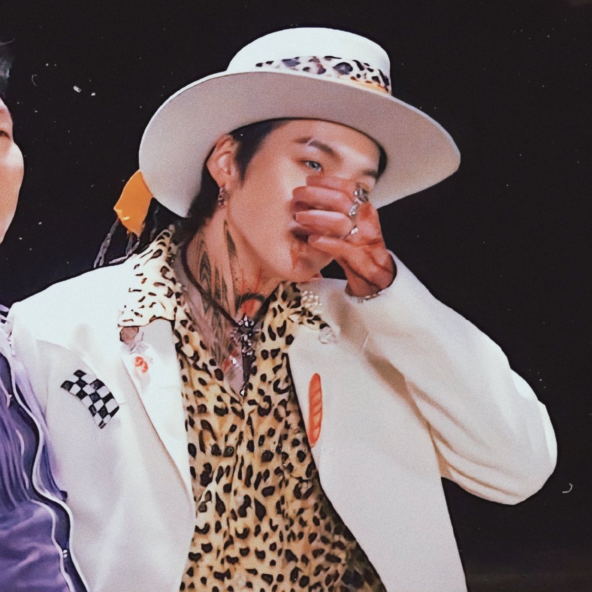 ⠀
𝗂𝖼𝗈𝗇 𝖺𝗉𝗉𝗋𝖾𝖼𝗂𝖺𝗍𝗂𝗈𝗇!

─────── 🍷
 
           ‹ conoce tu lugar...ser miserable. ›

────────────────────