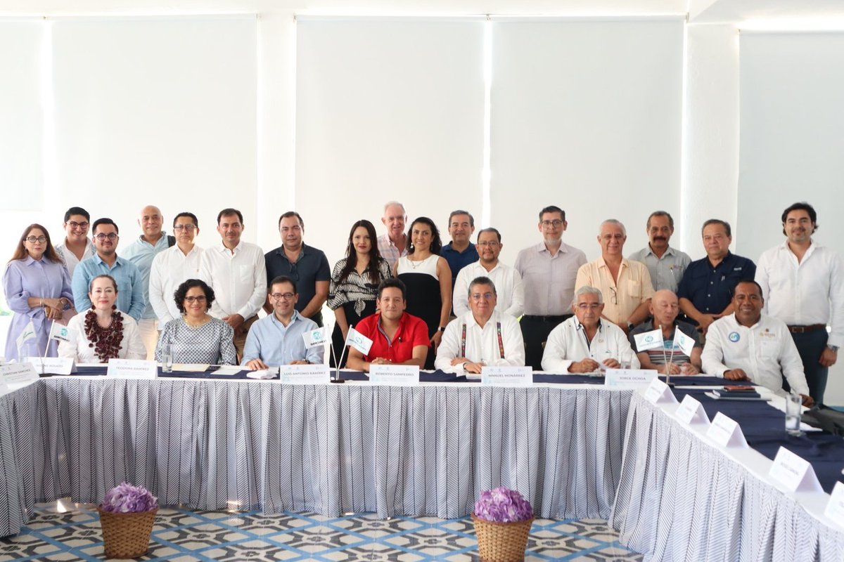 bancomext's tweet photo. El director general de @bancomext y @NafinOficial, @LuisAntoRamirez, encabezó la sesión del Consejo Consultivo de #Guerrero. Durante la reunión dio conocer que, de 2019 a hasta la fecha, se han apoyado a más de 69 mil #PyMEs en el estado.

#ReactivaciónEconómica https://t.co/tzU2iA0wep
