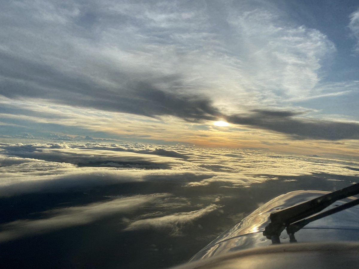 gustavo_pcx's tweet image. #SUNSET valencia #SVMI twincomander