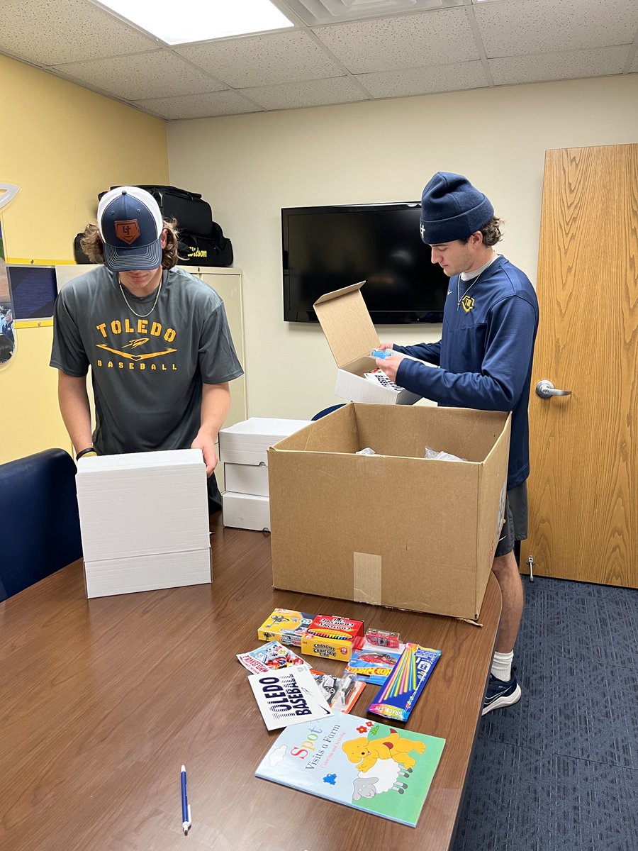 Took some time today to fill Christmas boxes for the urban centers of Toledo. This is a great project supported by Rocket Rise here on our campus ⁦<a href="/UToledo/">The University of Toledo</a>⁩. Go 🚀’s