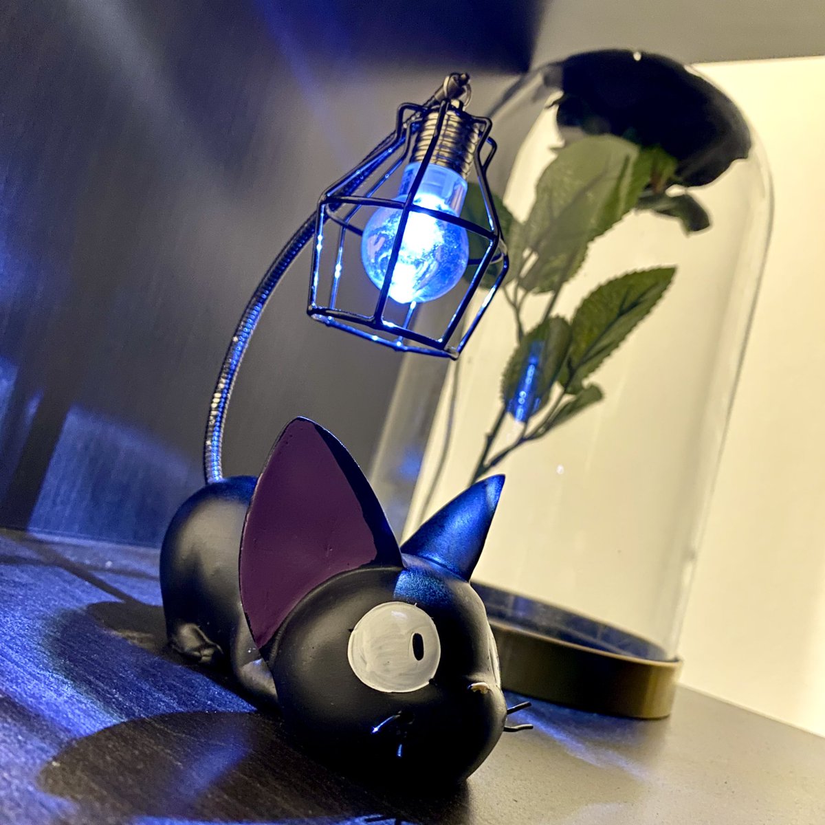 sncsunshinecat's tweet photo. J I J I lighting the way 🥹 ty, mj, for this absolutely adorable + thoughtful gift 🖤 i loved watching kiki’s delivery service 🧹 enjoy this glow as i take tonight to catch up on commissions! love you, sunnies! ✨
#jiji #kikisdeliveryservice #tymj🥰 https://t.co/l0j89gtp37