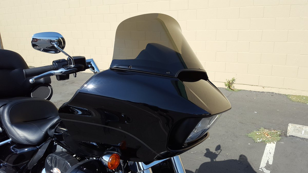 WindVestMCProd's tweet photo. Winter is upon us.  Get more protection from the cold and the road elements this riding season.  Replace that stock windshield with a WindVest for you Road Glide.  @windvest https://t.co/tYGpHNC8p1