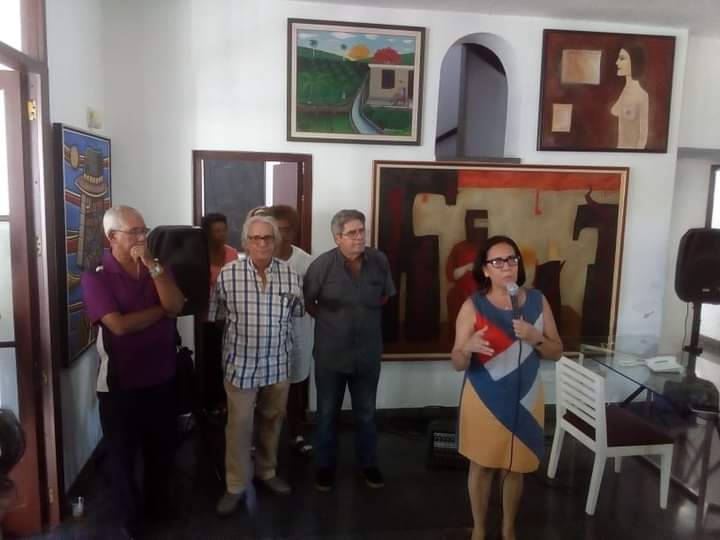 NormitaRDerivet's tweet photo. Entregamos hoy Premio anual de curaduría, premiados:José A. Toirac y Corina Matamoros  por Expo personal "Ars Longa"  y Nelson Herrera Ysla en exposición  colectiva por "Alicia en su país de maravillas" #CubaCultura https://t.co/m2aW9lKr1S
