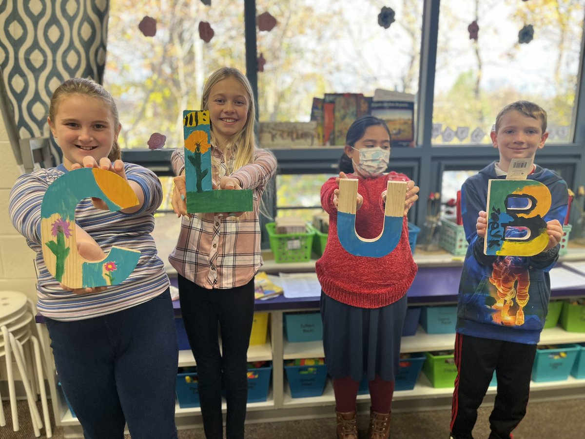 My favorite way to start a Tuesday is to bring in the #sunshine with #EnvironmentalClub. This sign is really going to brighten up our garden! <a href="/ParksideES/">Parkside Elementary</a> #PennDelcoProud