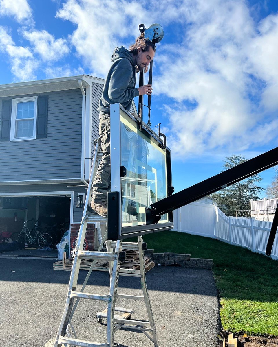 FamilyFunMA's tweet image. Hard working installers getting a basketball hoop done today before the cold season! #hardworkers #install