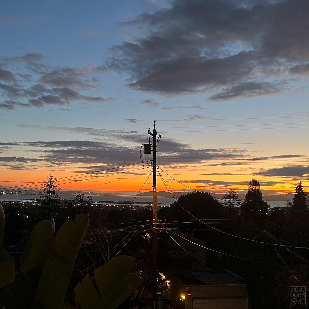JeremFebvre's tweet photo. Enjoying the golden hour's very last seconds while frens celebrate the announcement of the BNB Chain integration with Opensea.
#P0tO 0038 https://t.co/JFI1h2q9Vs