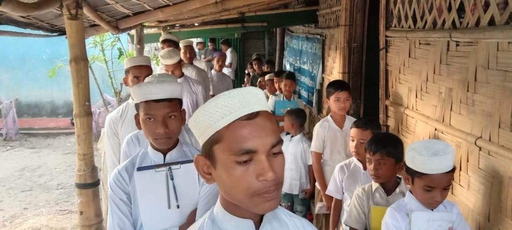 arakan_express's tweet photo. The Rohingya Youth Association (RYA) has teamed up with educated Rohingya youth teachers and Islamic religious teachers to start teaching Burmese and English with Burmese curriculum along with Arabic in an Arabic school (madrasa) in Rohingya Refugee camp.

https://t.co/WTPu9ULyvq https://t.co/IDcJFxH1pn